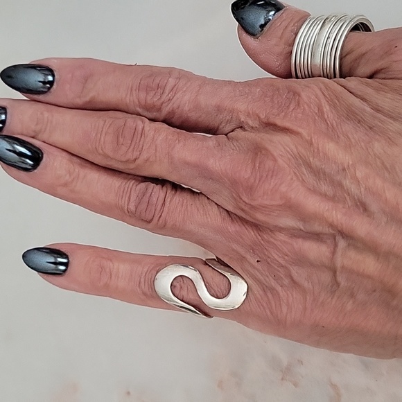 Sterling Silver Ring Contemporary Style - Picture 2 of 2